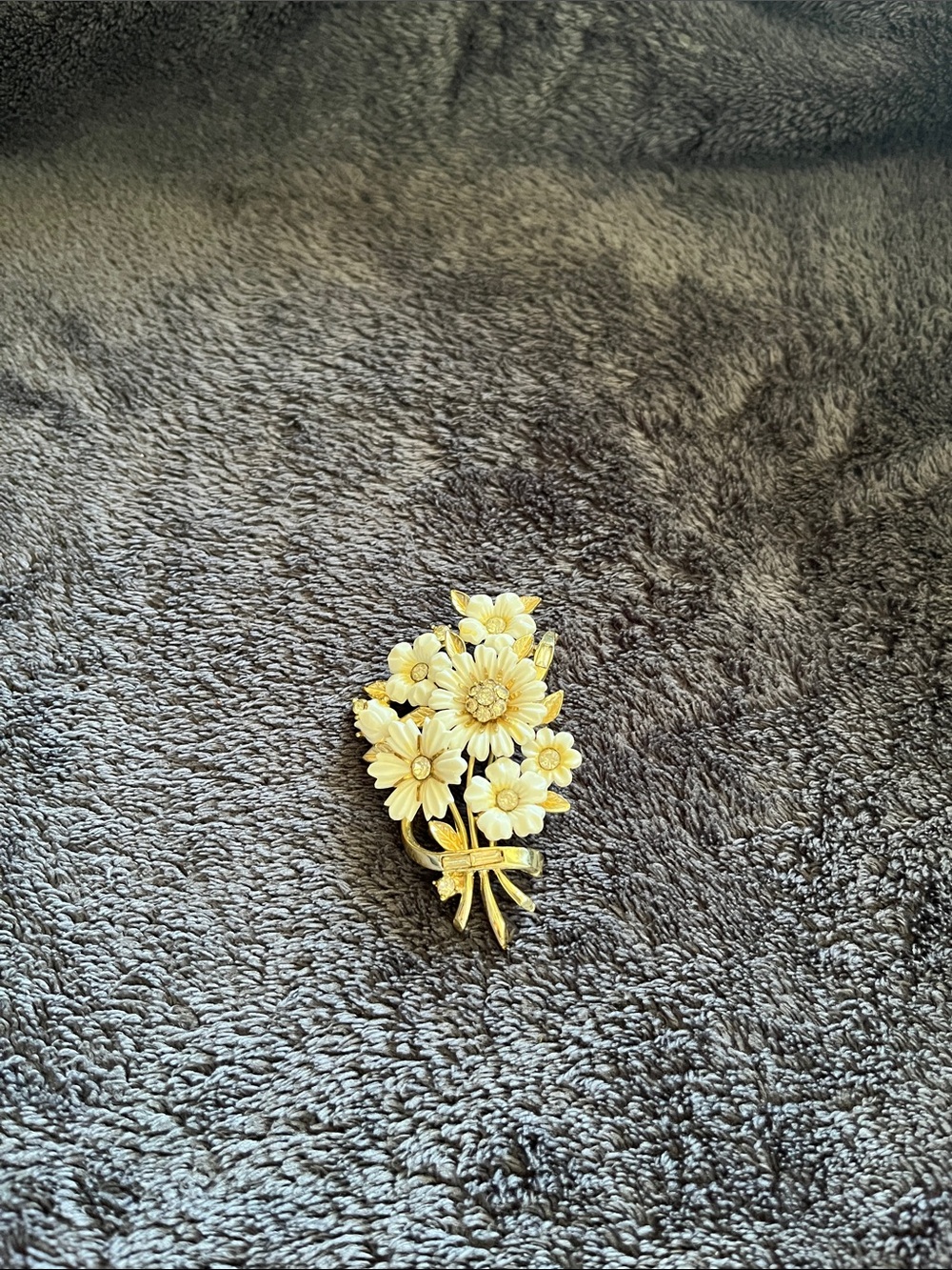 Gold-Tone Floral Bouquet Brooch - Elegant Yellow Flower Pin